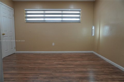 House in Sunrise, Florida 2 bedrooms, 111.2 sq.m. № 1871664 - photo 8