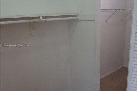 House in Sunrise, Florida 2 bedrooms, 111.2 sq.m. № 1871664 - photo 29