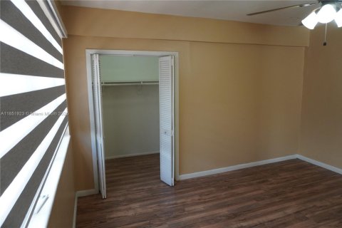House in Sunrise, Florida 2 bedrooms, 111.2 sq.m. № 1871664 - photo 28