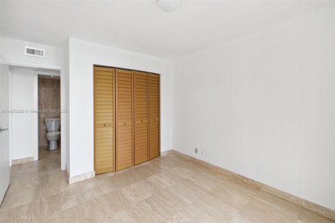 Condo in Miami, Florida, 2 bedrooms  № 1888910 - photo 17