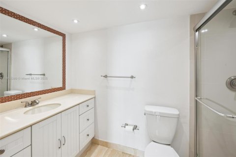 Condo in Miami, Florida, 2 bedrooms  № 1888910 - photo 16