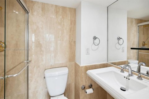 Condo in Miami, Florida, 2 bedrooms  № 1888910 - photo 18
