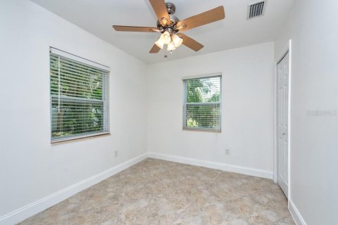 House in Tampa, Florida 3 bedrooms, 108.05 sq.m. № 1850975 - photo 17