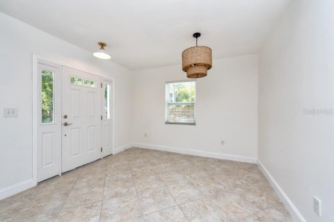House in Tampa, Florida 3 bedrooms, 108.05 sq.m. № 1850975 - photo 3