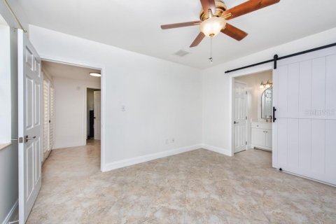 House in Tampa, Florida 3 bedrooms, 108.05 sq.m. № 1850975 - photo 13