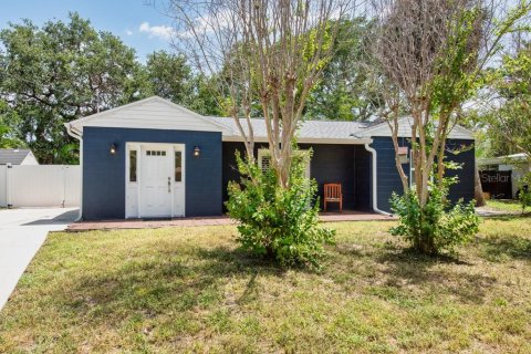 House in Tampa, Florida 3 bedrooms, 108.05 sq.m. № 1850975 - photo 1