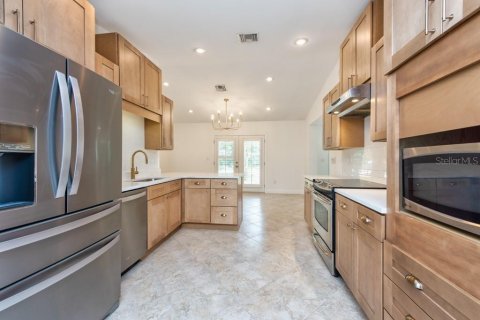 House in Tampa, Florida 3 bedrooms, 108.05 sq.m. № 1850975 - photo 10