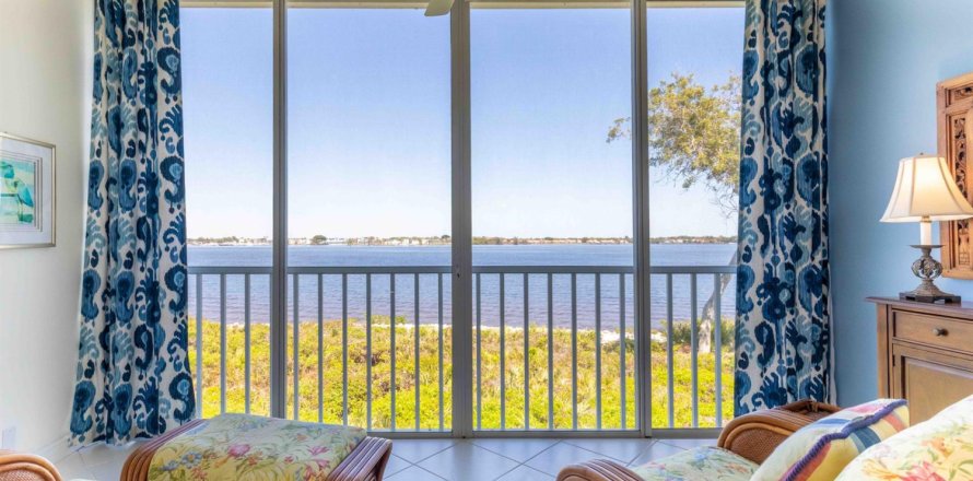 Condo à Palm City, Floride, 2 chambres  № 2145971