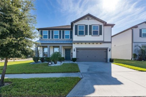 House in Wesley Chapel, Florida 4 bedrooms, 270.35 sq.m. № 2393882 - photo 2