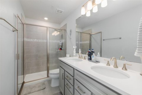 House in Wesley Chapel, Florida 4 bedrooms, 270.35 sq.m. № 2393882 - photo 25