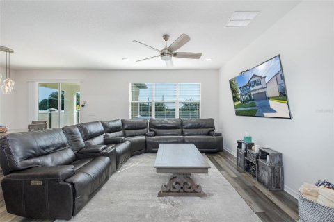 House in Wesley Chapel, Florida 4 bedrooms, 270.35 sq.m. № 2393882 - photo 9