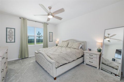 House in Wesley Chapel, Florida 4 bedrooms, 270.35 sq.m. № 2393882 - photo 17