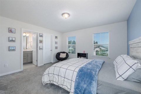 House in Wesley Chapel, Florida 4 bedrooms, 270.35 sq.m. № 2393882 - photo 23