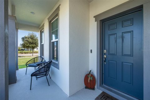 House in Wesley Chapel, Florida 4 bedrooms, 270.35 sq.m. № 2393882 - photo 4