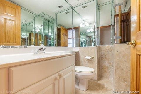 Condo in Surfside, Florida, 1 bedroom  № 1964594 - photo 11