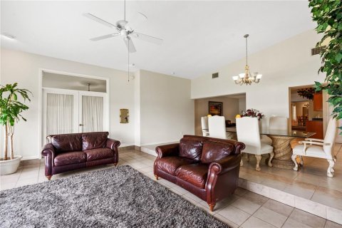 House in Mascotte, Florida 5 bedrooms, 454.01 sq.m. № 1789439 - photo 25