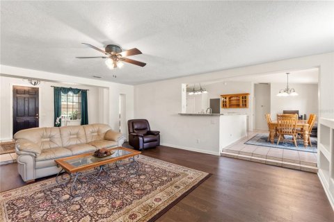 House in Mascotte, Florida 5 bedrooms, 454.01 sq.m. № 1789439 - photo 17