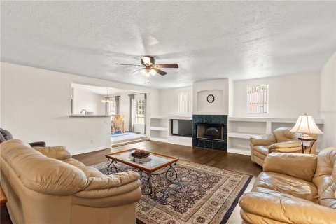 House in Mascotte, Florida 5 bedrooms, 454.01 sq.m. № 1789439 - photo 16