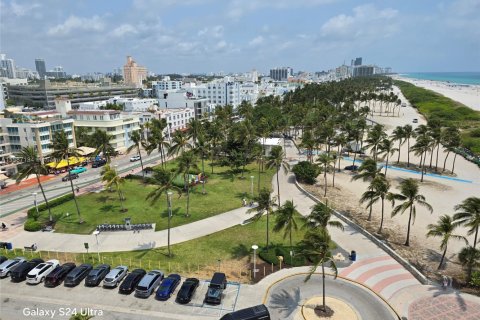 Condominio en venta en Miami Beach, Florida, 2 dormitorios, 120.68 m2 № 1862176 - foto 25