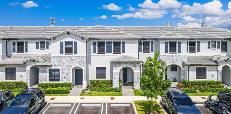 Adosado en Homestead, Florida 3 dormitorios, 149.57 m2 № 1799188