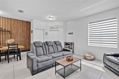 Adosado en venta en Homestead, Florida, 3 dormitorios, 149.57 m2 № 1799188 - foto 13