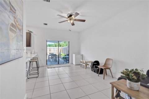 Adosado en venta en Homestead, Florida, 3 dormitorios, 149.57 m2 № 1799188 - foto 22