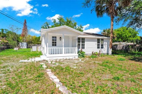 House in Orlando, Florida 4 bedrooms, 147.53 sq.m. № 2123398 - photo 2