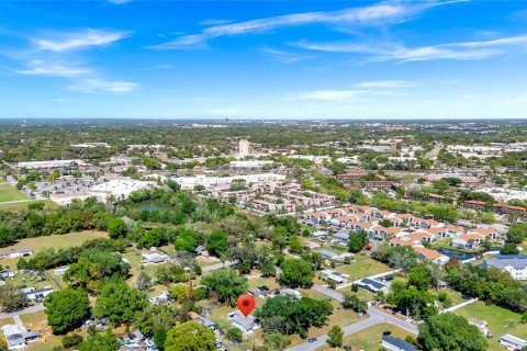 House in Orlando, Florida 4 bedrooms, 147.53 sq.m. № 2123398 - photo 28