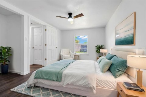 House in Orlando, Florida 4 bedrooms, 147.53 sq.m. № 2123398 - photo 6