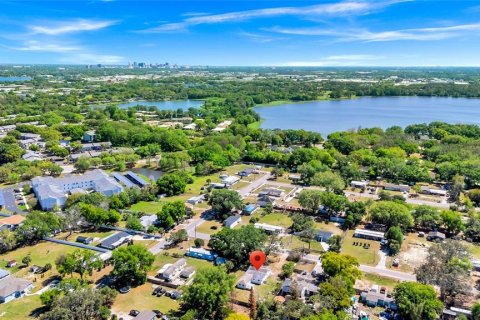 House in Orlando, Florida 4 bedrooms, 147.53 sq.m. № 2123398 - photo 27