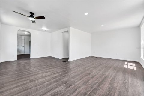 House in Orlando, Florida 4 bedrooms, 147.53 sq.m. № 2123398 - photo 17