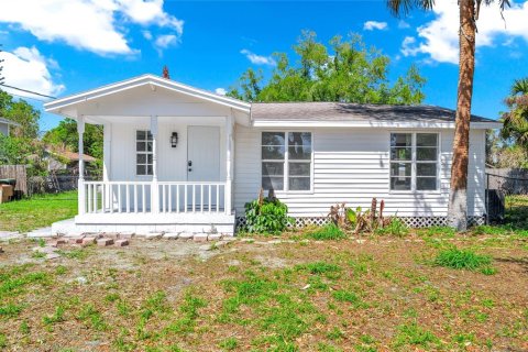 House in Orlando, Florida 4 bedrooms, 147.53 sq.m. № 2123398