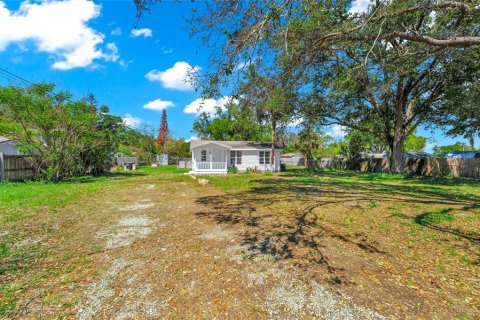 House in Orlando, Florida 4 bedrooms, 147.53 sq.m. № 2123398 - photo 22