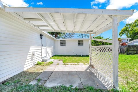 House in Orlando, Florida 4 bedrooms, 147.53 sq.m. № 2123398 - photo 26