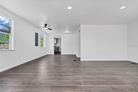 House in Orlando, Florida 4 bedrooms, 147.53 sq.m. № 2123398 - photo 10