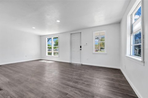 House in Orlando, Florida 4 bedrooms, 147.53 sq.m. № 2123398 - photo 18