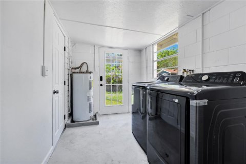 House in Orlando, Florida 4 bedrooms, 147.53 sq.m. № 2123398 - photo 16