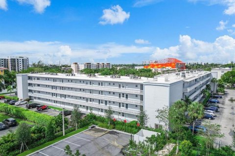 Condominio en Dania Beach, Florida, 2 dormitorios  № 2085348