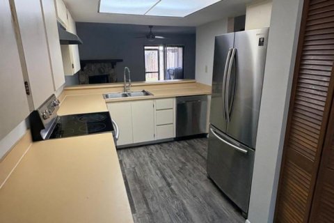 Townhouse in Kissimmee, Florida 2 bedrooms, 105.35 sq.m. № 2242329 - photo 3