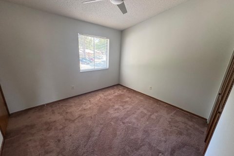 Townhouse in Kissimmee, Florida 2 bedrooms, 105.35 sq.m. № 2242329 - photo 11
