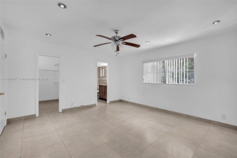 Condominio en alquiler en Hollywood, Florida, 2 dormitorios, 105.07 m2 № 1952089 - foto 17