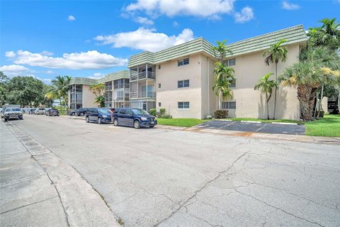 Condominio en alquiler en Hollywood, Florida, 2 dormitorios, 105.07 m2 № 1952089 - foto 24