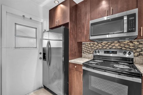 Condominio en alquiler en Hollywood, Florida, 2 dormitorios, 105.07 m2 № 1952089 - foto 4