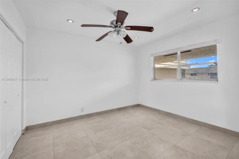 Condominio en alquiler en Hollywood, Florida, 2 dormitorios, 105.07 m2 № 1952089 - foto 15