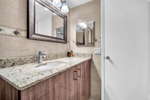 Condominio en alquiler en Hollywood, Florida, 2 dormitorios, 105.07 m2 № 1952089 - foto 22