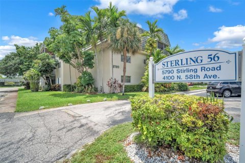 Condominio en alquiler en Hollywood, Florida, 2 dormitorios, 105.07 m2 № 1952089 - foto 28