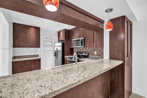 Condominio en alquiler en Hollywood, Florida, 2 dormitorios, 105.07 m2 № 1952089 - foto 5