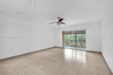 Condominio en alquiler en Hollywood, Florida, 2 dormitorios, 105.07 m2 № 1952089 - foto 9