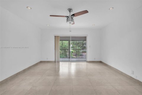 Condominio en alquiler en Hollywood, Florida, 2 dormitorios, 105.07 m2 № 1952089 - foto 10