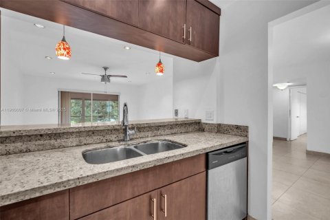 Condominio en alquiler en Hollywood, Florida, 2 dormitorios, 105.07 m2 № 1952089 - foto 3